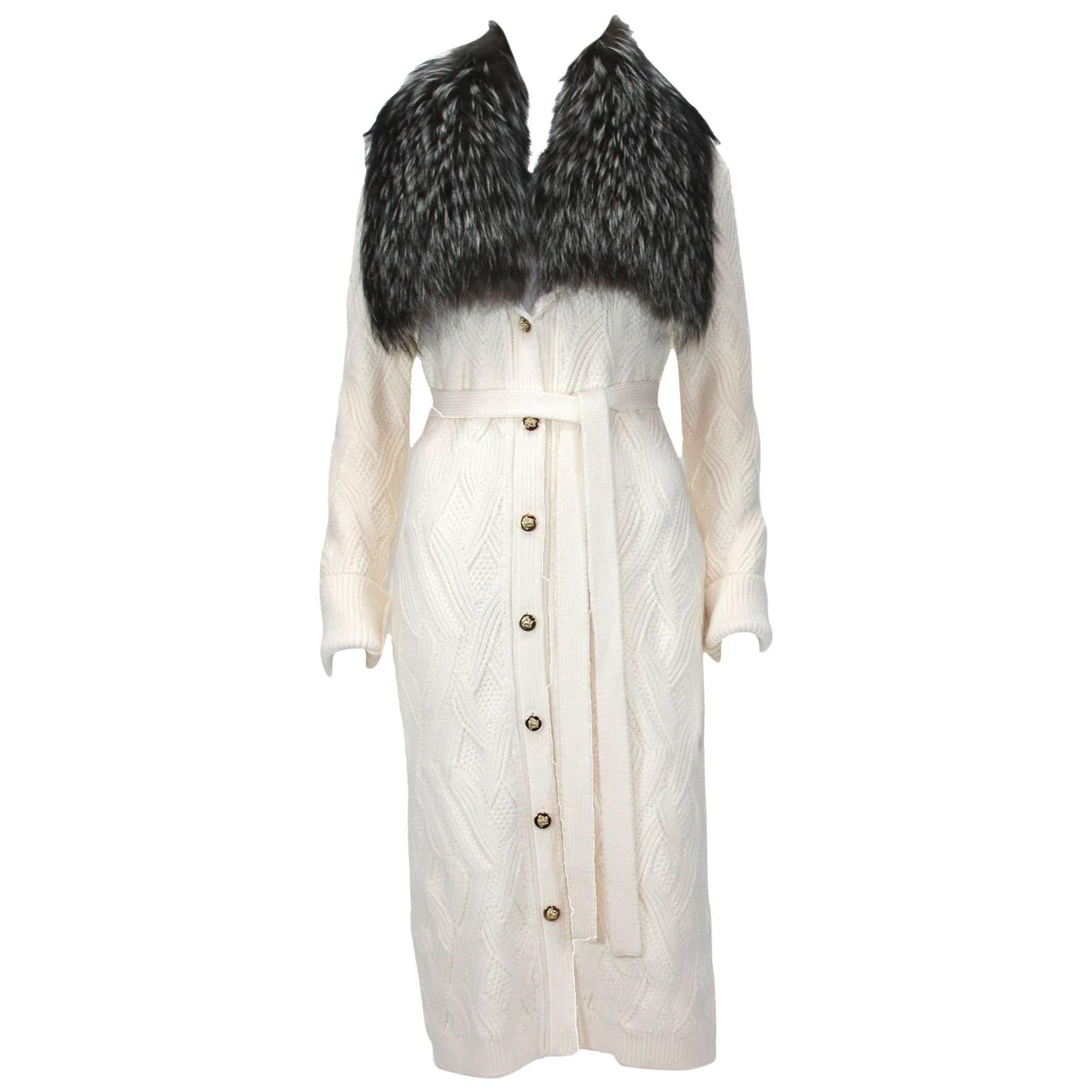 Versace - Manteau cardigan en laine crème avec col en renard argenté amovible, 40