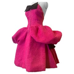 1980er Christian Lacroix Couture Schockierend rosa Seidenmatelassé Trägerloses Kleid