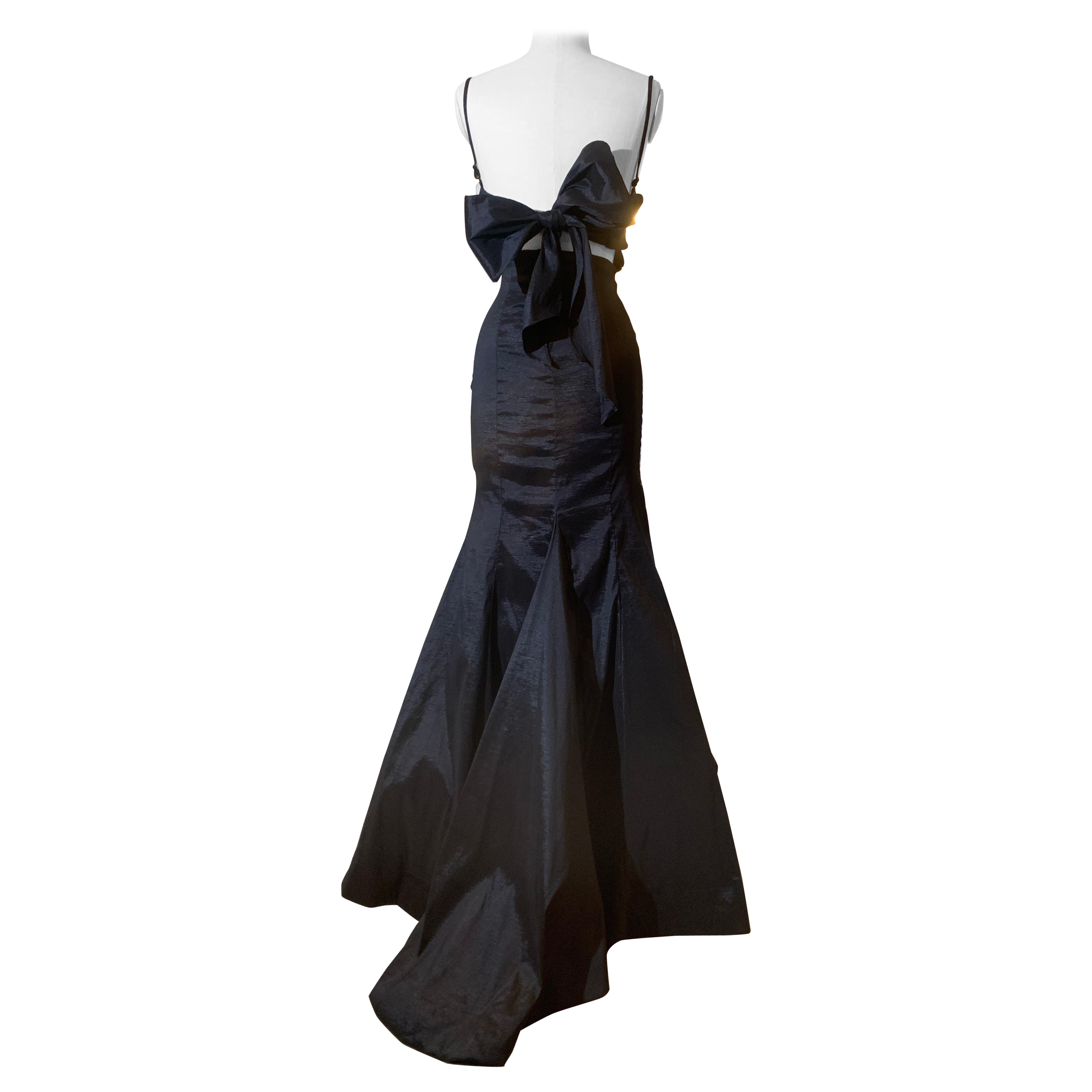Torso Creations Vestido negro de satén elástico mate sin tirantes y cola de pez con lazo en la espalda en venta