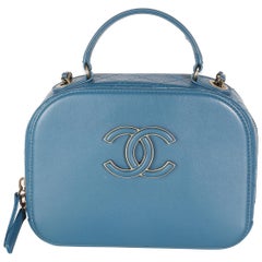Astuccio Vanity Coco Chanel in pelle di vitello blu trapuntato in pelle di capra