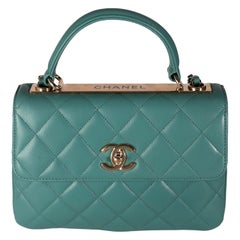 Chanel verde trapuntata in pelle d'agnello piccola e trendy CC con doppio manico e patta