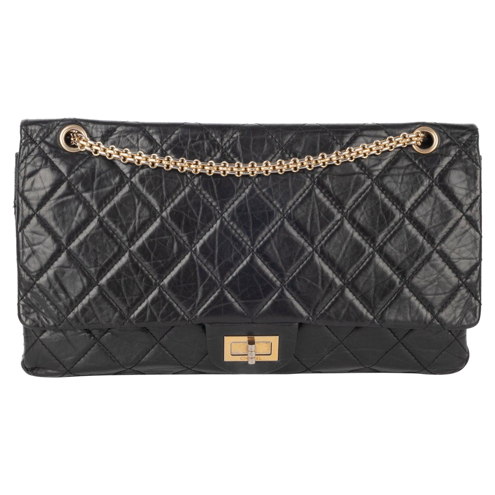 Bolso Chanel negro acolchado de piel de becerro envejecida 2.55, 2005 en venta