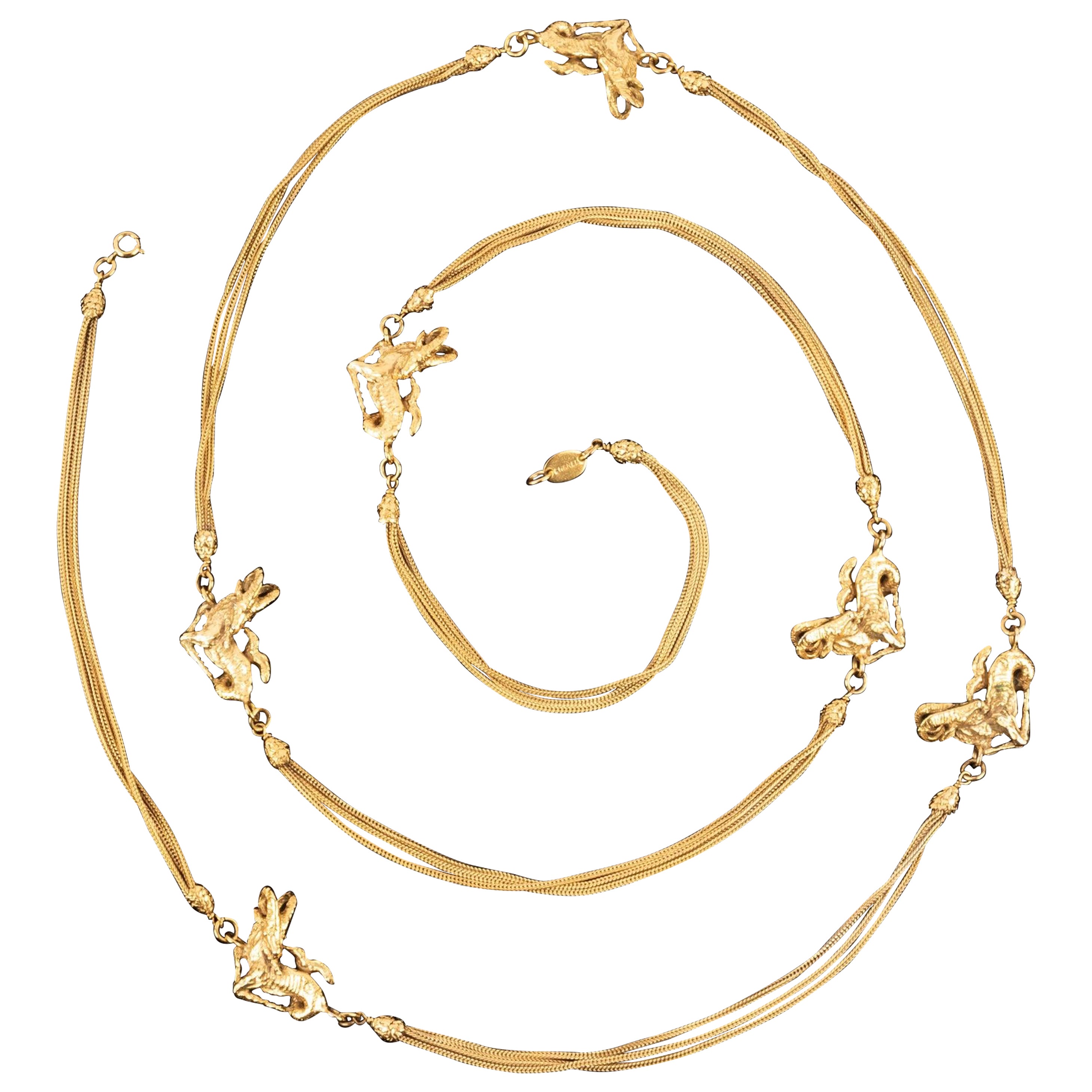 Chanel Goldene Metallhalskette 'Capricorn' aus Metall im Angebot