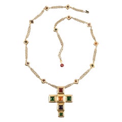 Collana Chanel con croce in metallo dorato