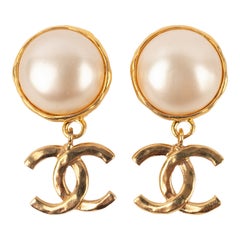 Chanel Golden Metal Clip-on Earrings with Costume Pearly Cabochons