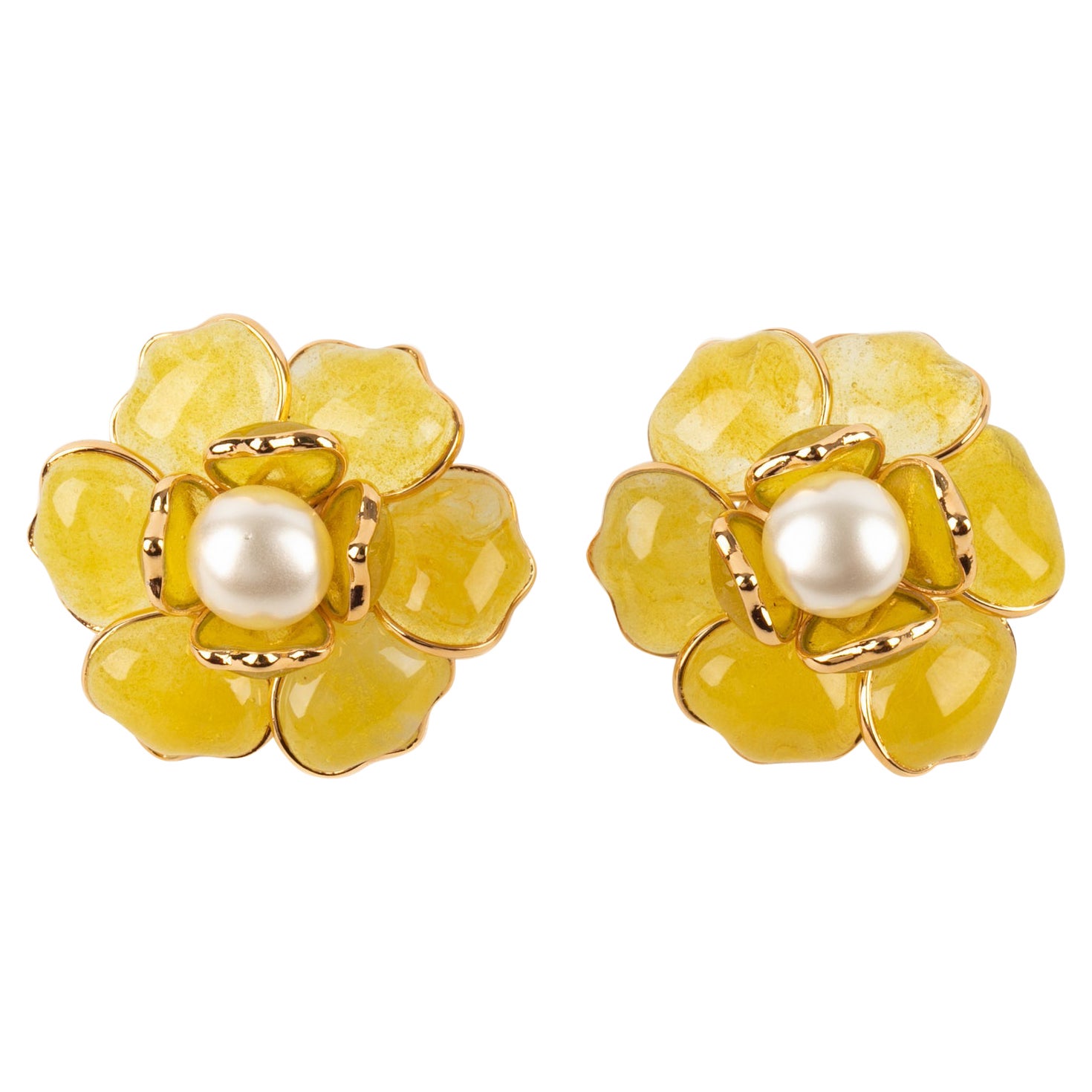 Boucles d'oreilles Augustine Fleur en métal doré avec pâte de verre jaune
