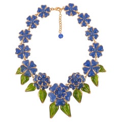 Augustine - Collier de fleurs bleues en métal doré