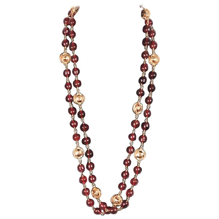 CHANEL Vintage 70s Gold metal & Burgundy Glass Beads LONG NECKLACE