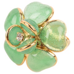 Bague Augustine en métal doré avec pâte de verre verte transparente