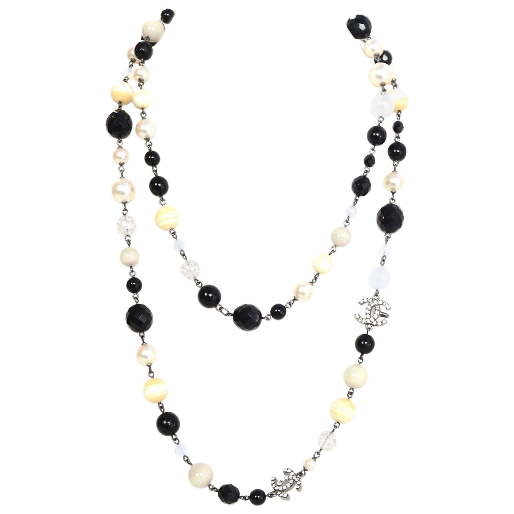 CHANEL 26S DOUBLE C LOGO BLACK & WHITE PEARL BEADED LONG NECKLACE WITH HEART CHARM IN SILVER METAL 631832
