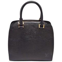 Louis Vuitton Black Epi Leather Pont Neuf PM Bag