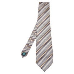 Valentino Vintage Mehrfarbige Diagonal gestreifte traditionelle Seidenkrawatte, Vintage