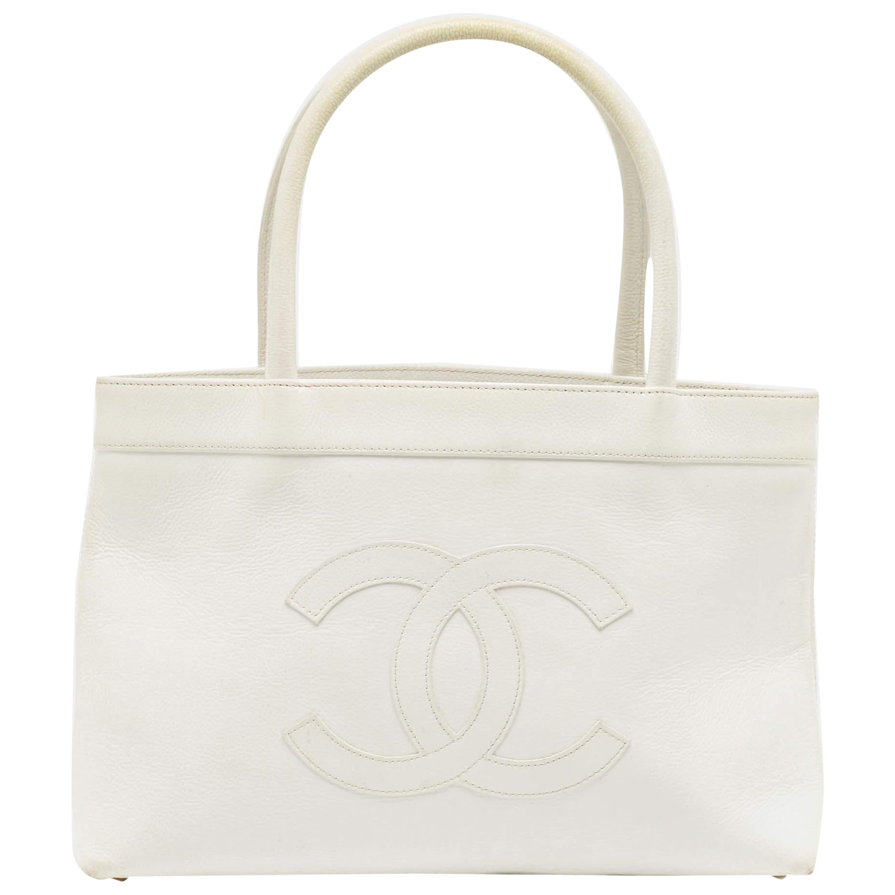 Does Chanel have white dust bags?