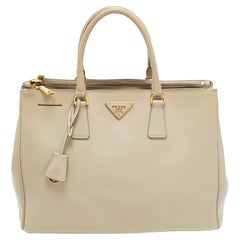 Prada Hell Beige Saffiano Lux Leder Große Tragetasche mit doppeltem Reißverschluss Groß