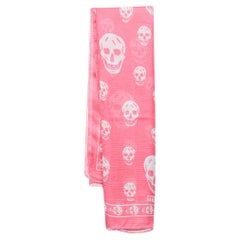 Alexander McQueen Rosa Seidenschal mit Totenkopfdruck