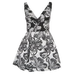 Vera Wang Schwarzes plissiertes Minikleid aus geblümtem Brokat S