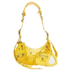 Balenciaga Bolso de hombro XS Le Cagole de piel mostaza