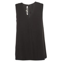 MCQ by Alexander McQueen Top negro de crepé con cuello en V y sin mangas S