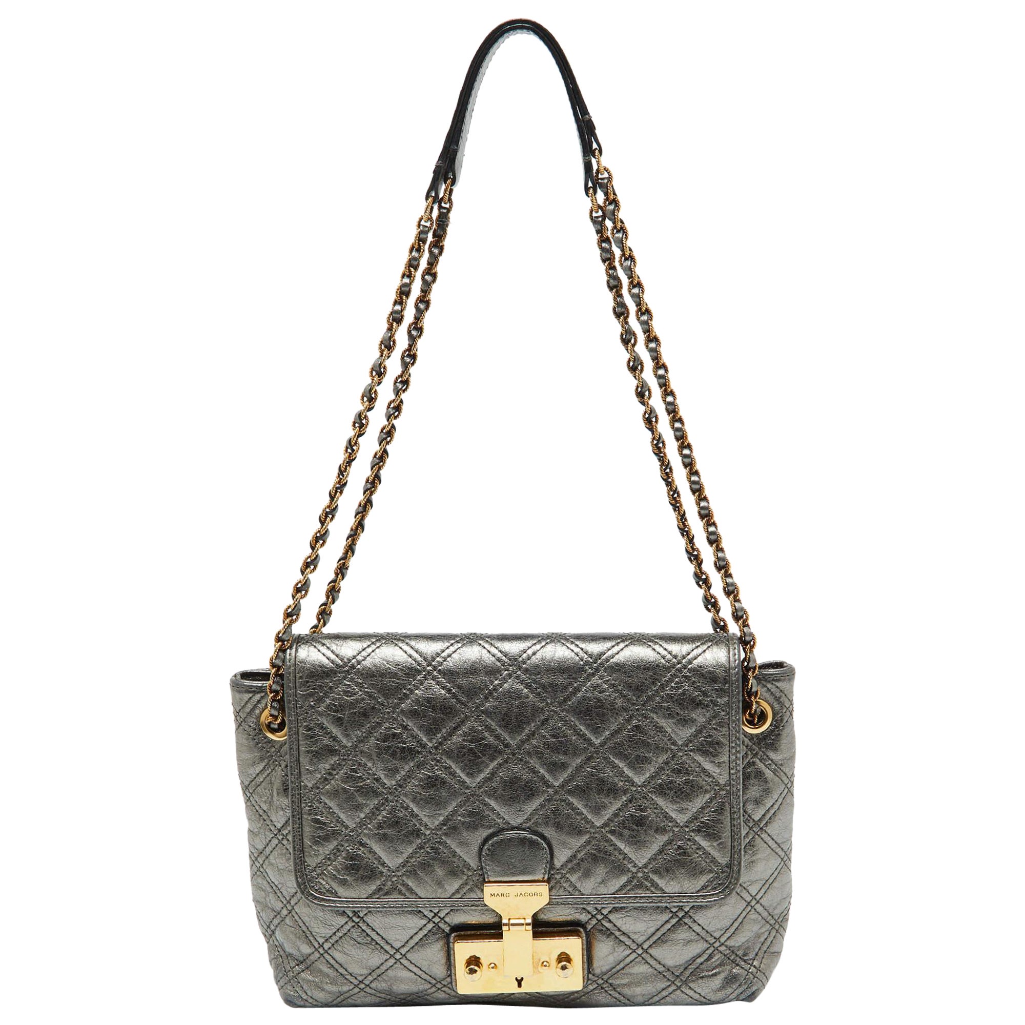 Marc Jacobs Bolso de hombro con solapa de piel acolchada metalizada en venta