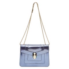 Bolso Bvlgari Pequeño Serpenti Forever de charol azul