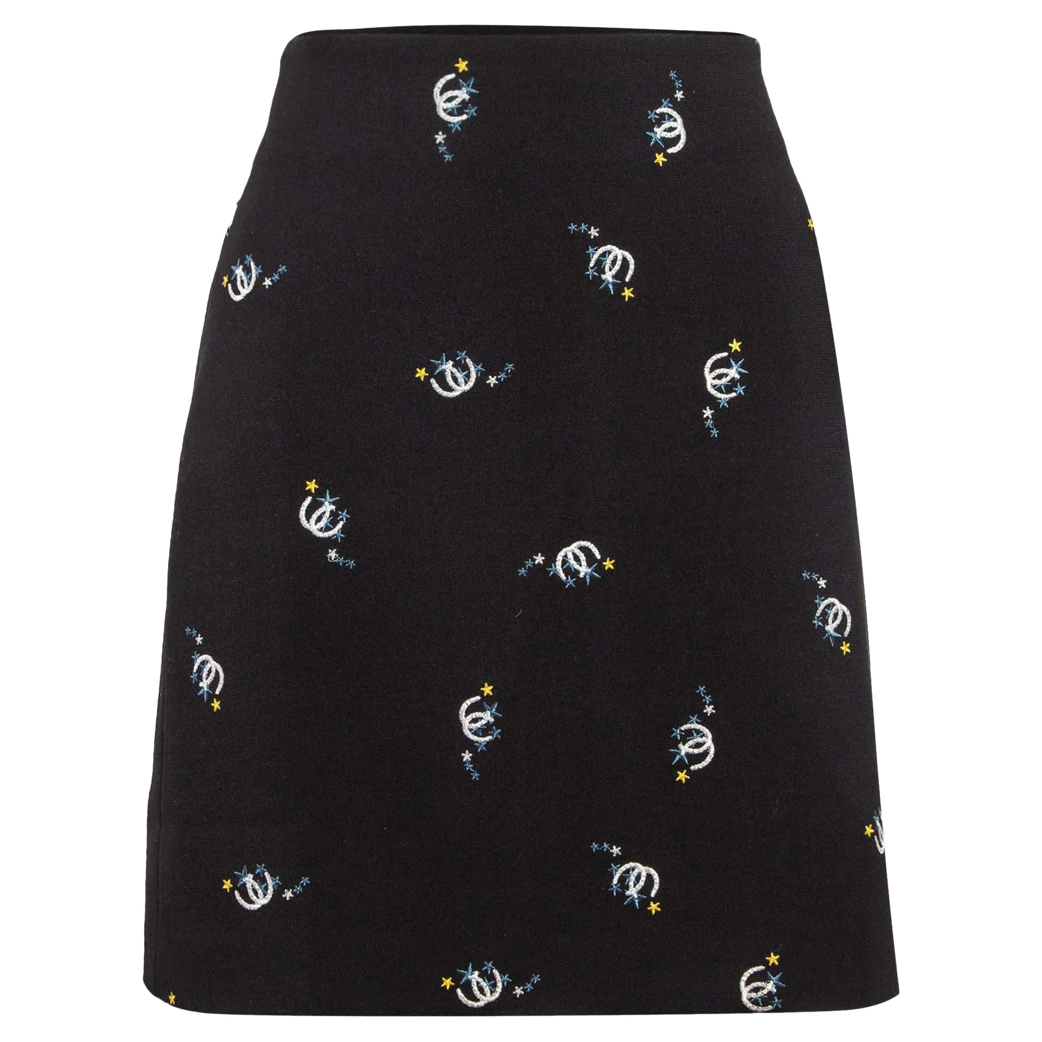 McQ by Alexander McQueen Schwarzer Midirock aus bedrucktem Jersey mit Bleistift M