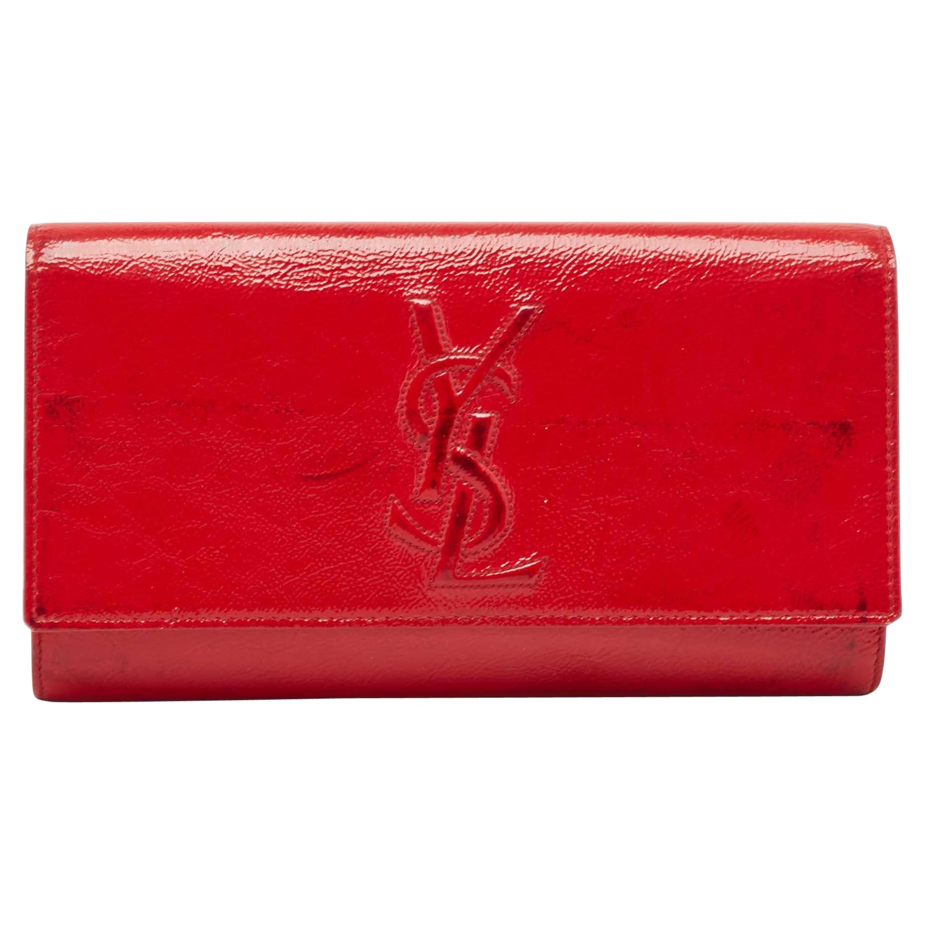 Does Yves Saint Laurent Belle de Jour Clutch have zippers?