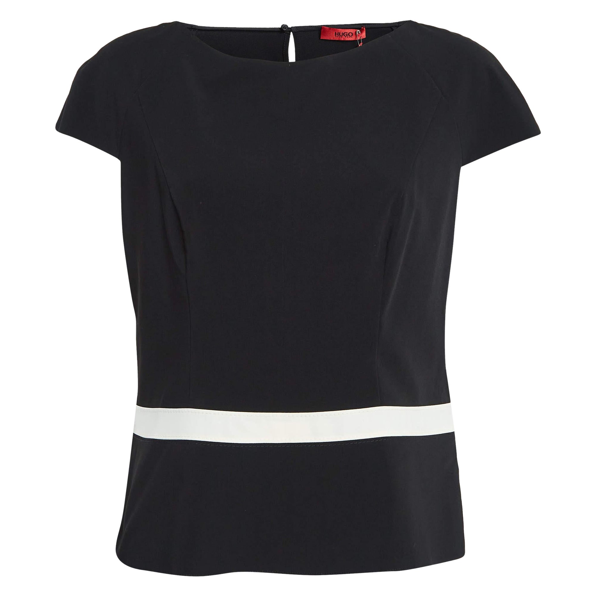 Hugo Boss Blusa negra de crepé de manga corta L en venta