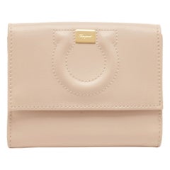 Salvatore Ferragamo Billetera francesa City de piel beige