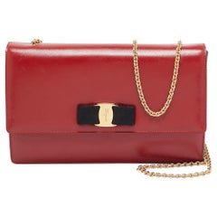 Salvatore Ferragamo Borsa a tracolla con catena Miss Vara in pelle rossa/nera
