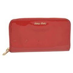 Portafoglio continentale con zip in vernice rossa Miu Miu