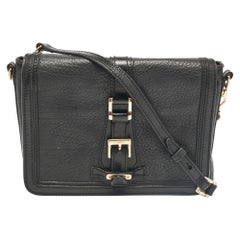 Bolso con solapa de piel negro de Burberry