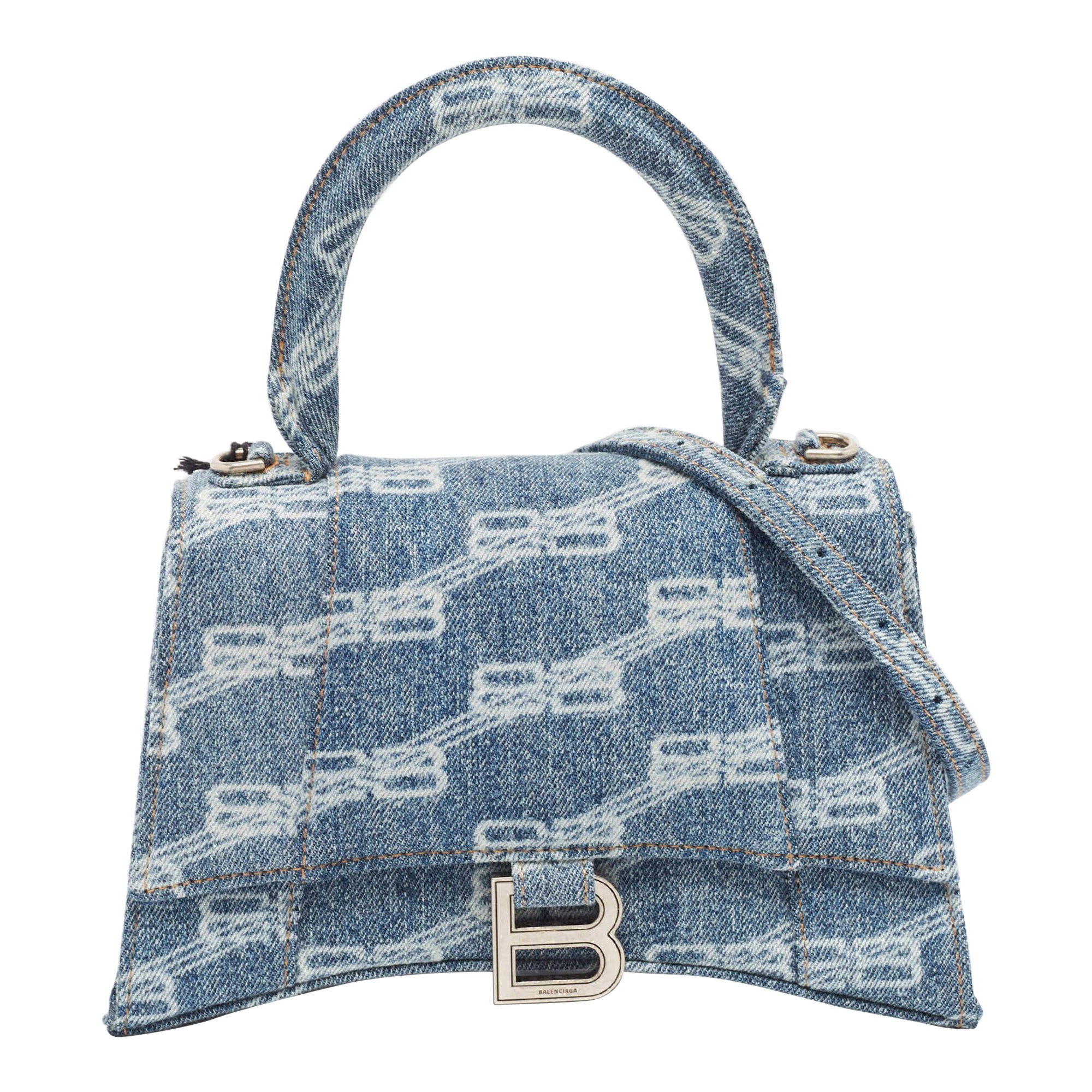 Balenciaga Borsa a manico alto blu chiaro BB Monogram Denim Piccolo Clessidra in vendita