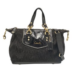 Tote Ashley in raso e vernice nera di Coach