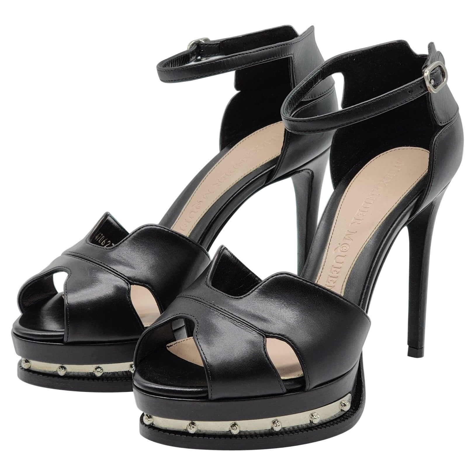 Alexander McQueen - Escarpins à plateforme en cuir en noir