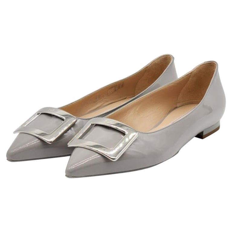 Roger Vivier Gommettine Ball Ballet Flats - Leather in Gray For Sale