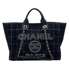 Chanel Bolso bandolera Deauville de algodón negro con costuras cuadradas