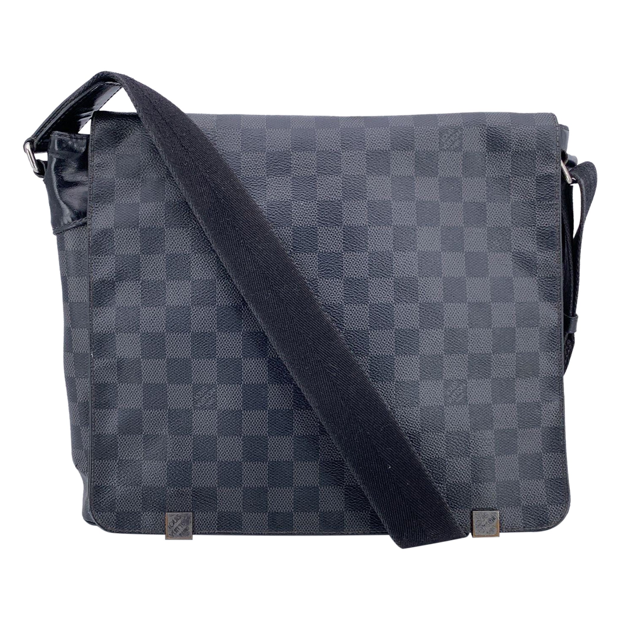 Louis Vuitton Damier Graphite Canvas District MM Messenger Bag For Sale