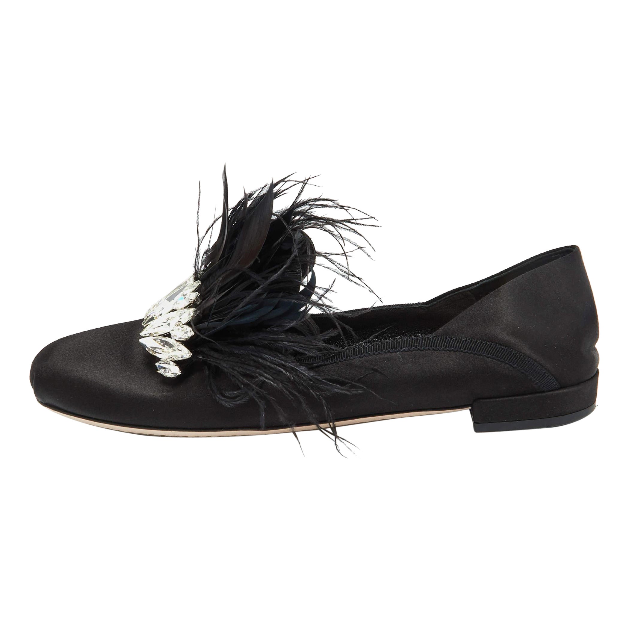 Miu Miu Pantofole da fumo in raso nero con piume e cristalli, misura 38,5