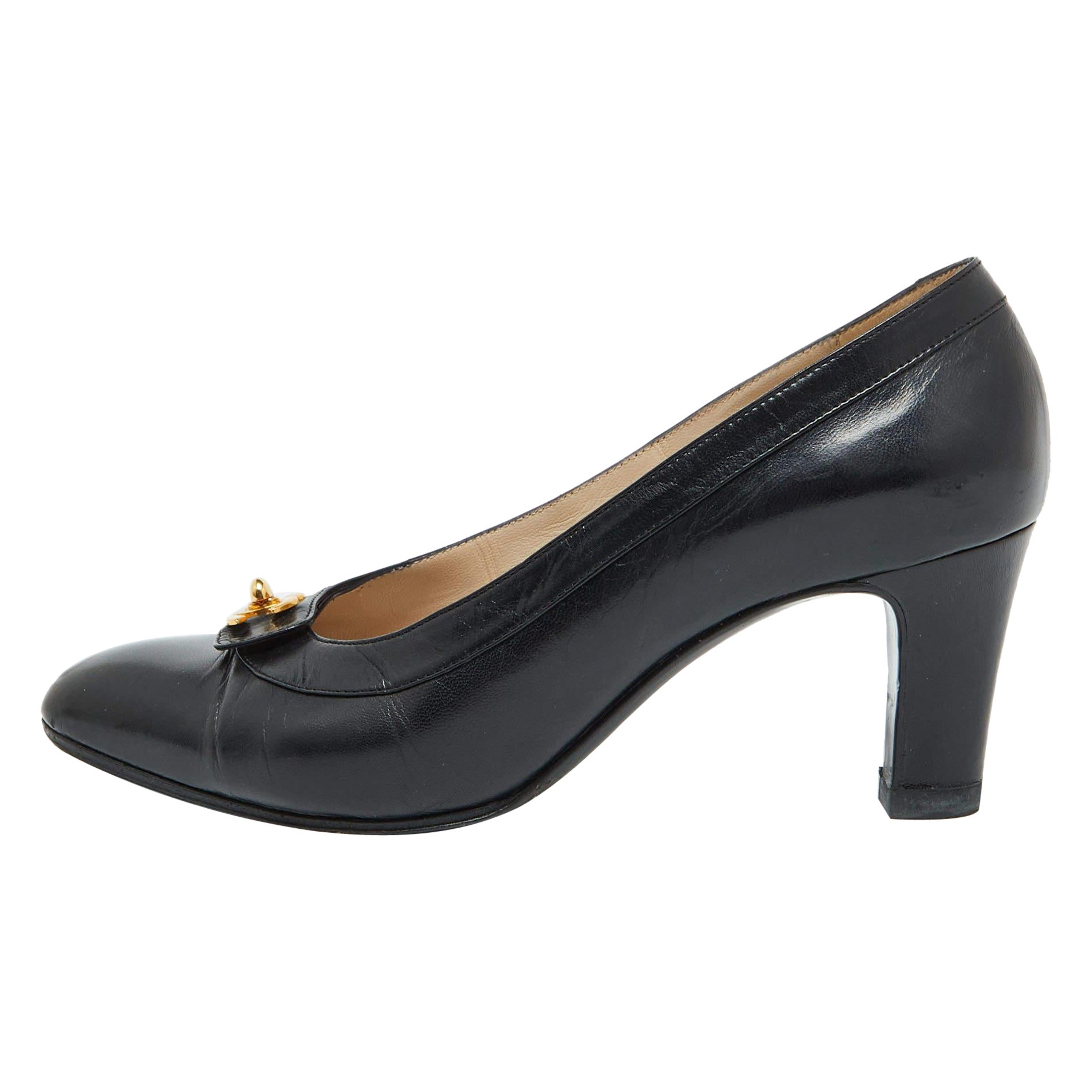 Chanel Pumps in pelle nera con lucchetto CC Taglia 35