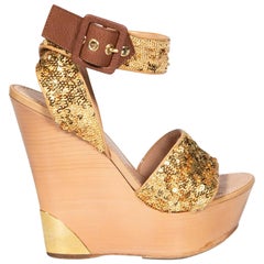 Louis Vuitton - Sandali con piattaforma in legno e paillettes in oro Taglia IT 37