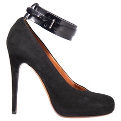 Céline - Escarpins en daim noir à bout arrondi et à bride de cheville - Taille FR 39