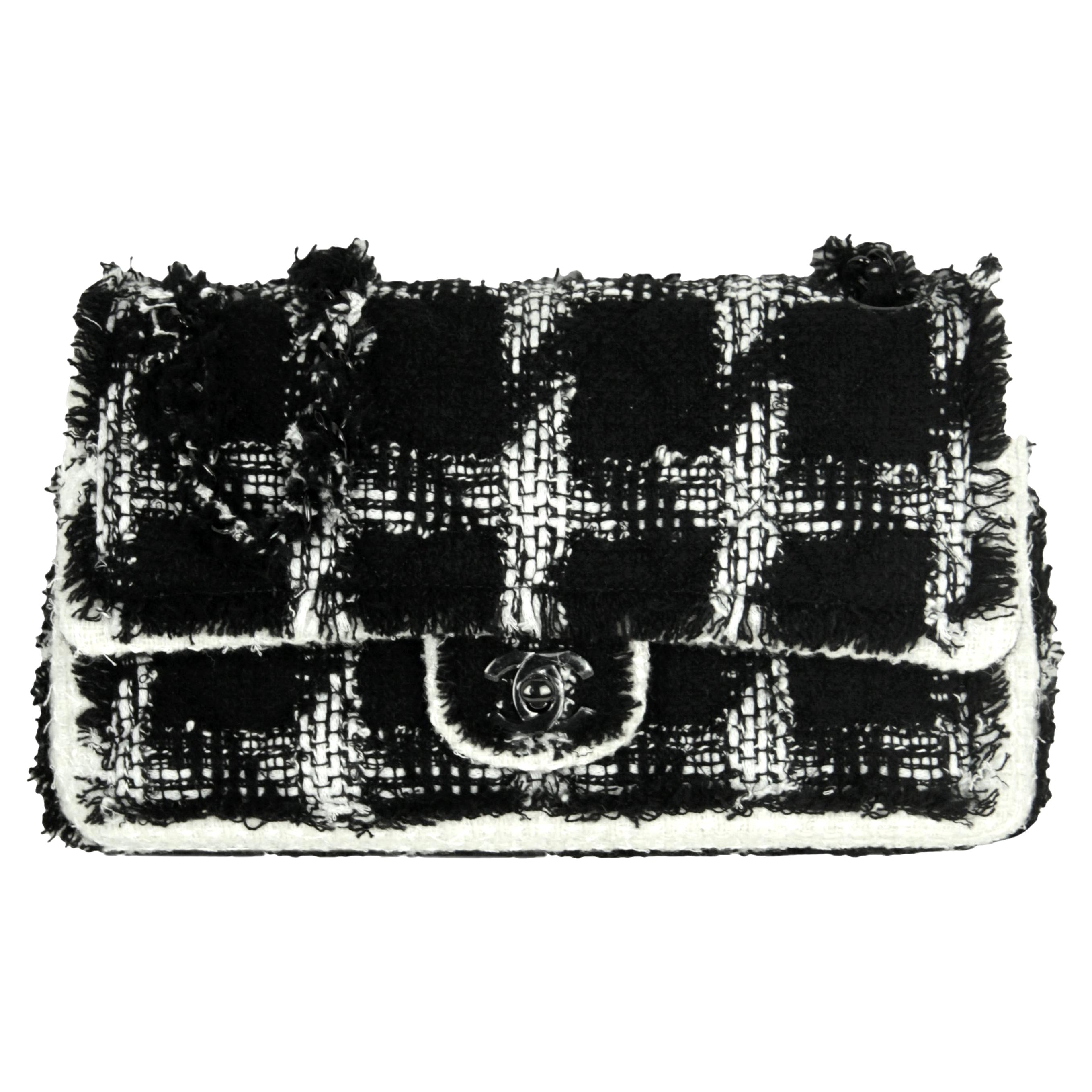 Chanel Black/White Tweed Medium Classic Double Flap Bag rt $9, 400