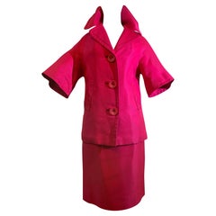 Abito a due pezzi con gonna a ruota in twill di seta degli anni '60, rosa fucsia, con maniche al gomito