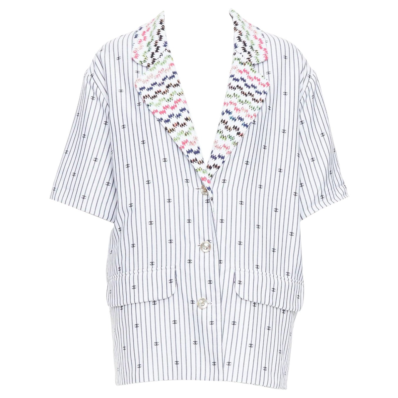 Chanel 2021 giacca a maniche corte in tweed multicolore con logo CC bianco FR38 M.