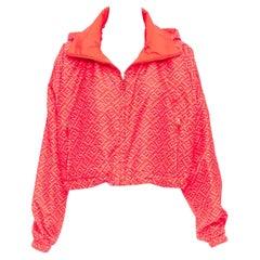 FENDI SKIMS rot FF Windbrecher aus Nylon mit Monogrammdruck und Anorak in Kurzform M