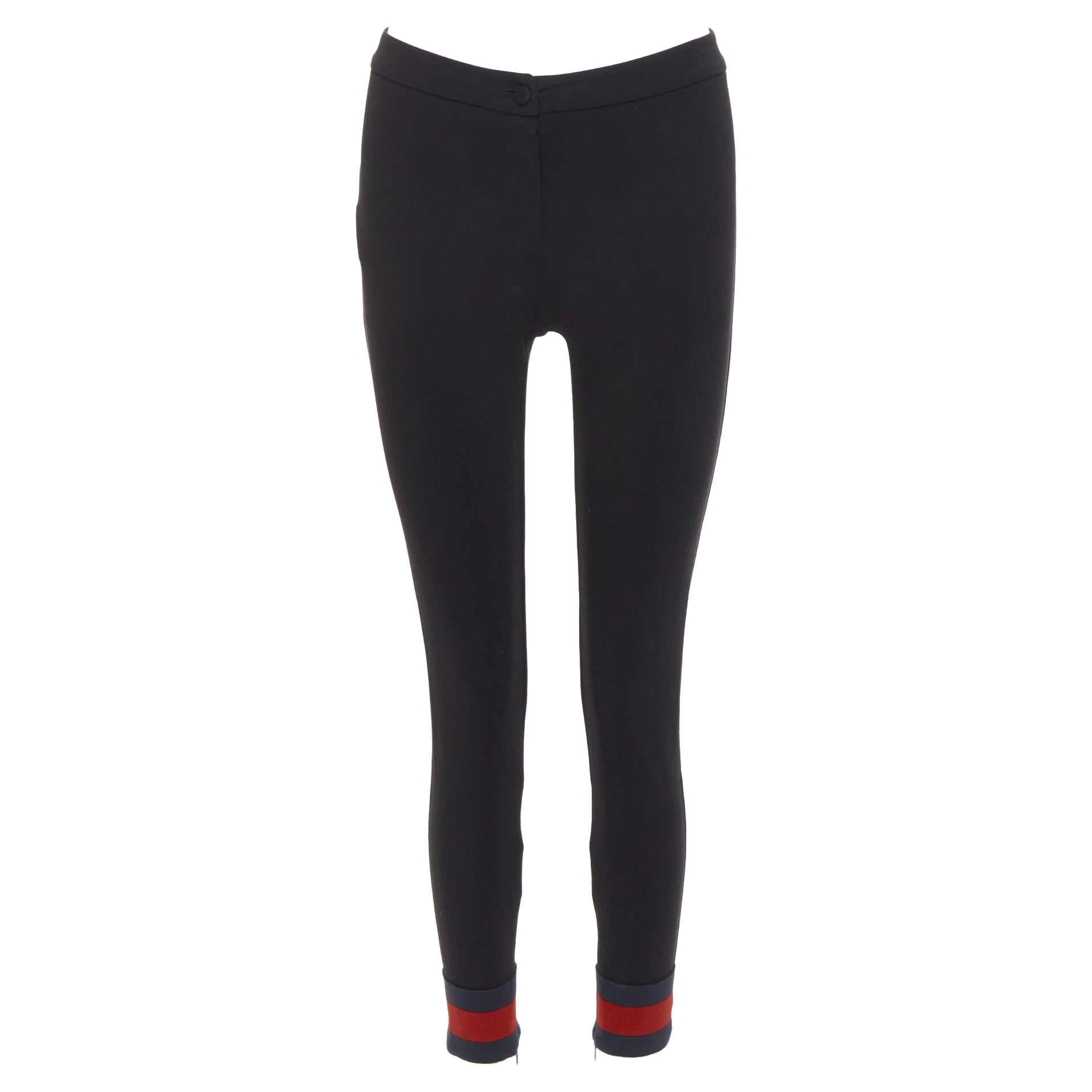 GUCCI Pantalon effilé en viscose noire mélangée à manches en toile rouge S