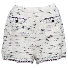 Chanel 21A Pantaloncini in maglia boucle crema cashmere e lana tweed FR40 L.