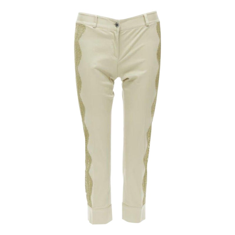 DOLCE GABBANA pantalones cropped beige de encaje transparente con placa metálica S
