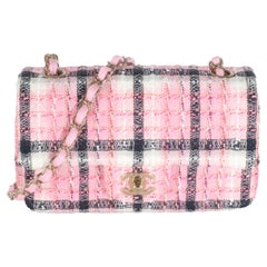 Chanel 24S Schwarz Rosa Tweed Mini Rechteckige Mini-Klappentasche mit Klappe
