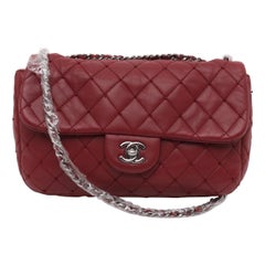 Chanel Seasonal Flap Pequeña Piel de cordero burdeos con tachuelas, 2012-13